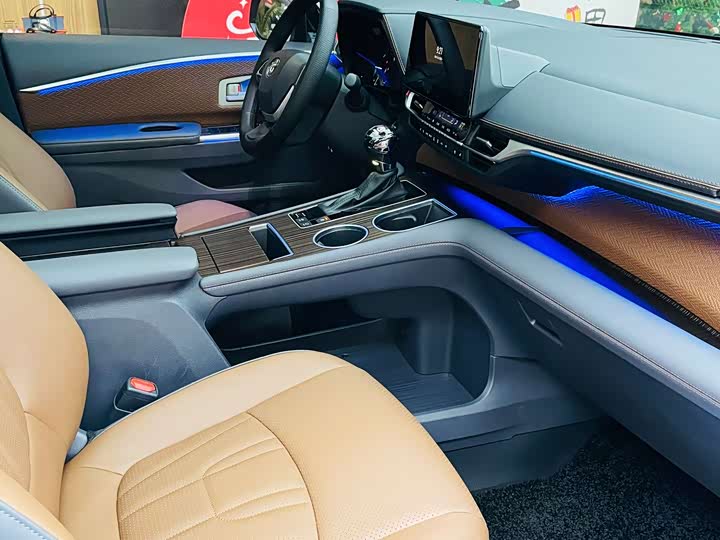 Фото 7 - Toyota Sienna