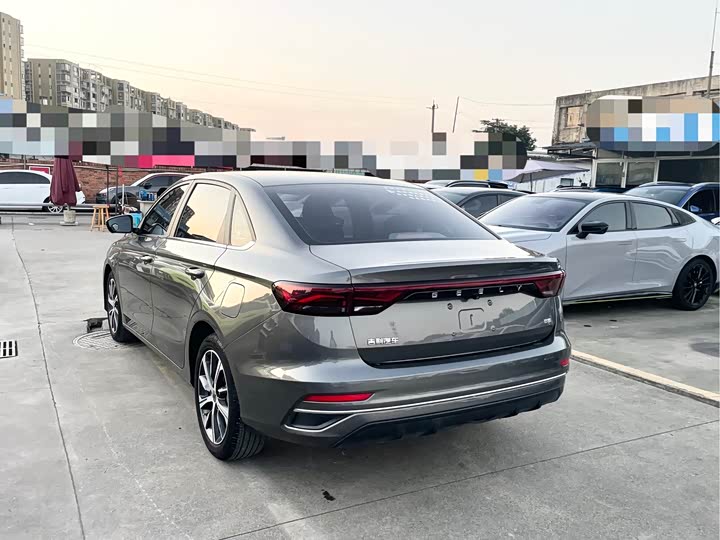 Фото 4 - Geely Emgrand