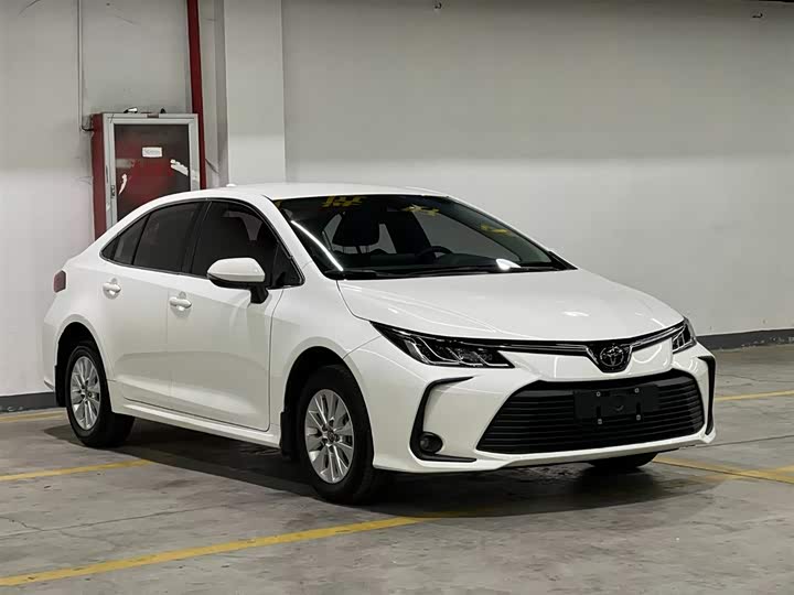 Фото 3 - Toyota Corolla