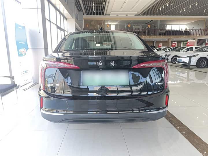 Фото 6 - Hongqi E-QM5