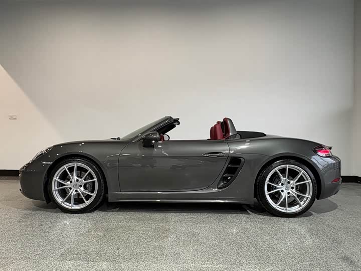 Фото 2 - Porsche 718