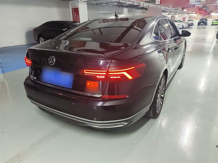 Фото 7 - Volkswagen Passat