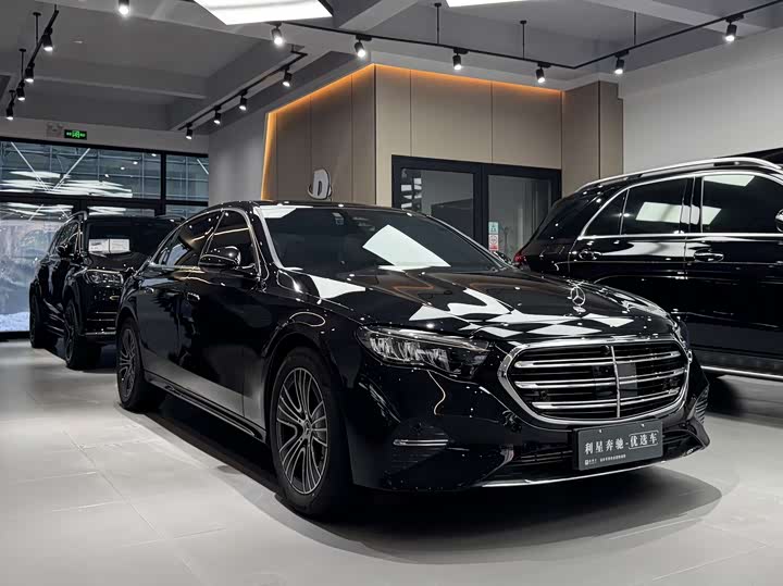 Фото 3 - Mercedes-Benz E-Class