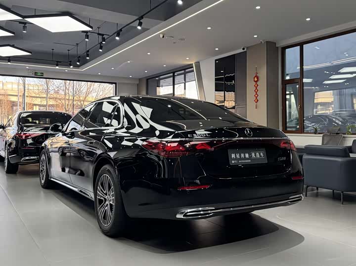 Фото 4 - Mercedes-Benz E-Class