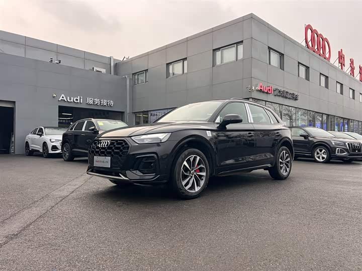 Фото 1 - Audi Q5L