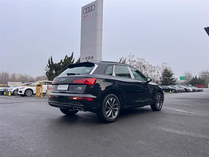 Фото 8 - Audi Q5L