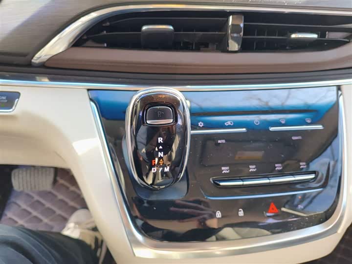 Фото 6 - Buick GL8 ES