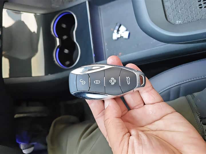 Фото 9 - Hongqi EH7