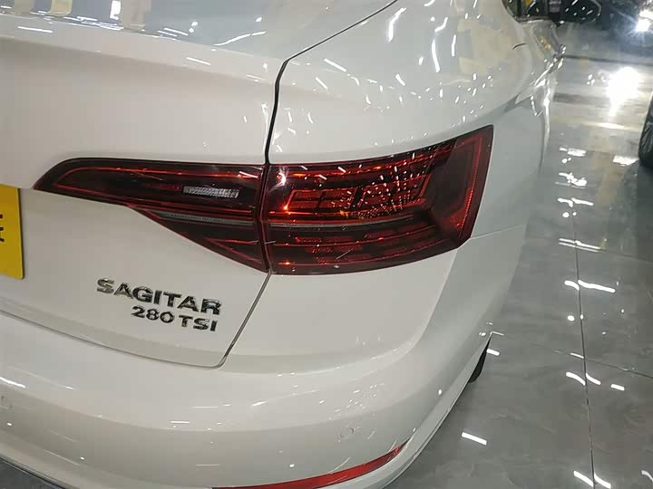 Фото 8 - Volkswagen Sagitar L