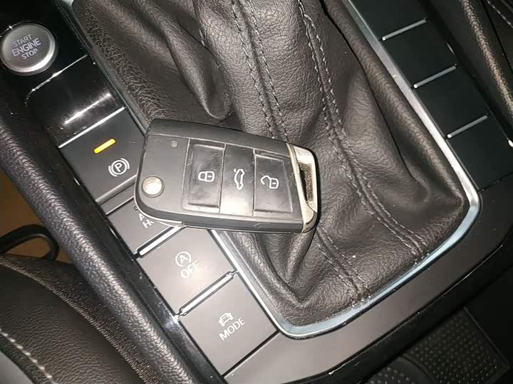 Фото 9 - Volkswagen Sagitar L