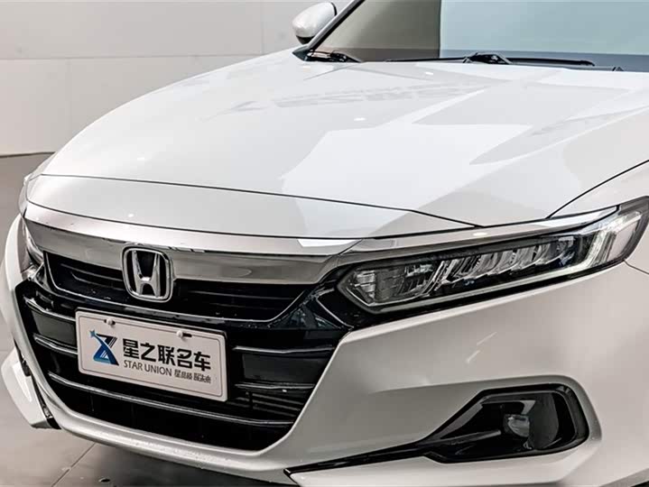 Фото 4 - Honda Accord