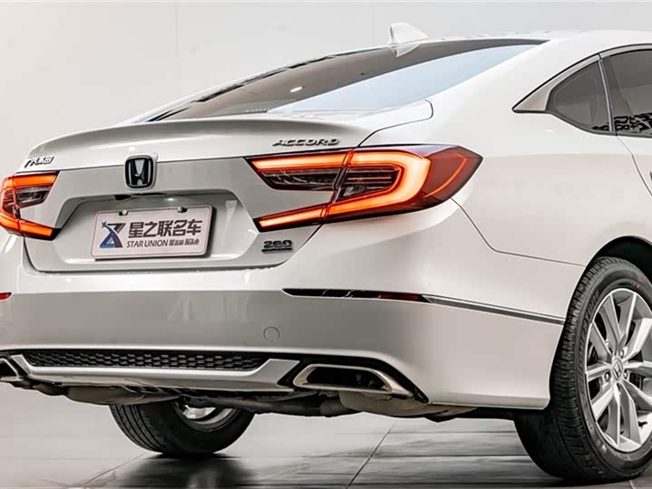 Фото 8 - Honda Accord