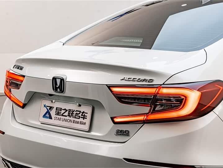 Фото 9 - Honda Accord