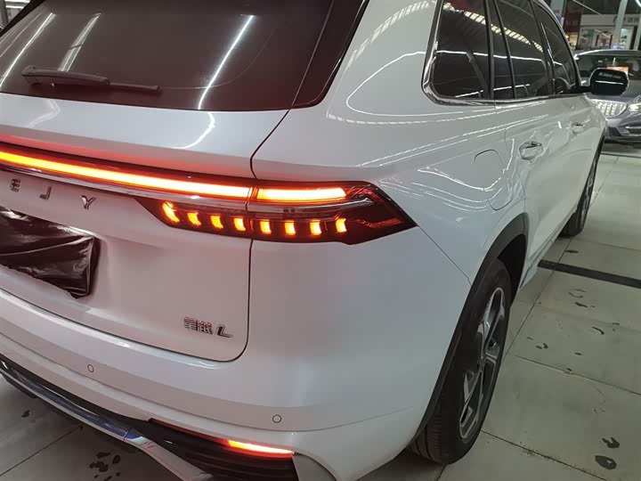 Фото 8 - Geely Monjaro