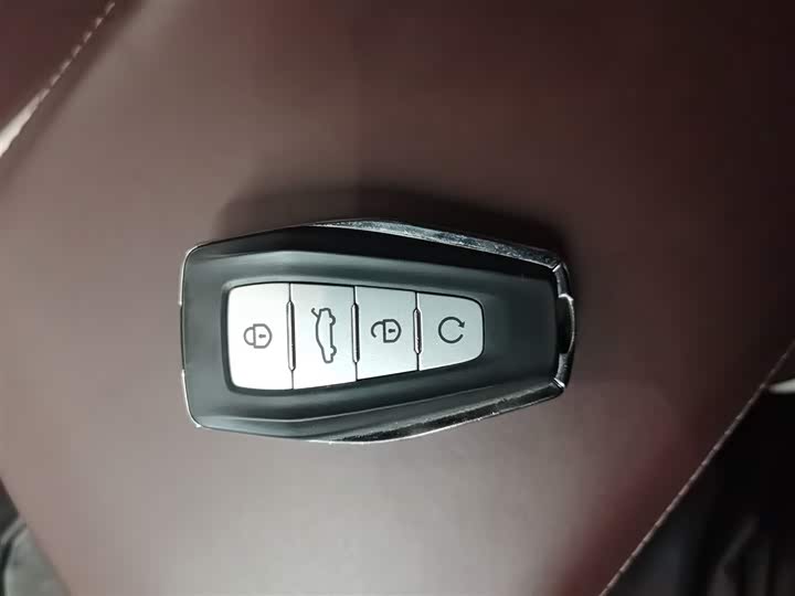 Фото 9 - Geely Monjaro