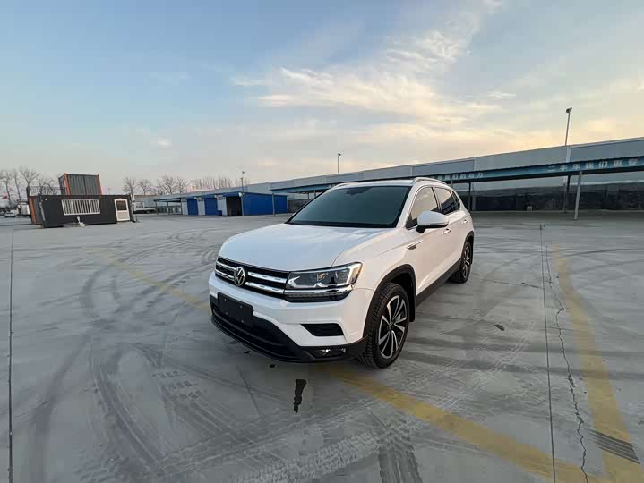 Фото 1 - Volkswagen Tharu