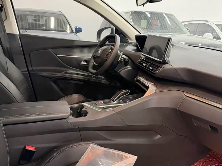 Фото 5 - Peugeot 5008