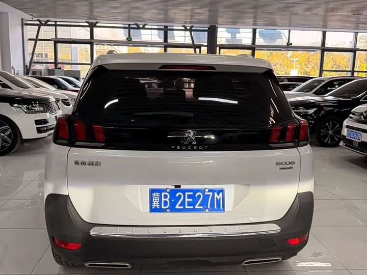 Фото 8 - Peugeot 5008