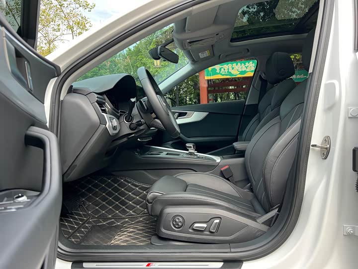 Фото 4 - Audi A4L