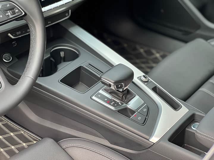 Фото 8 - Audi A4L