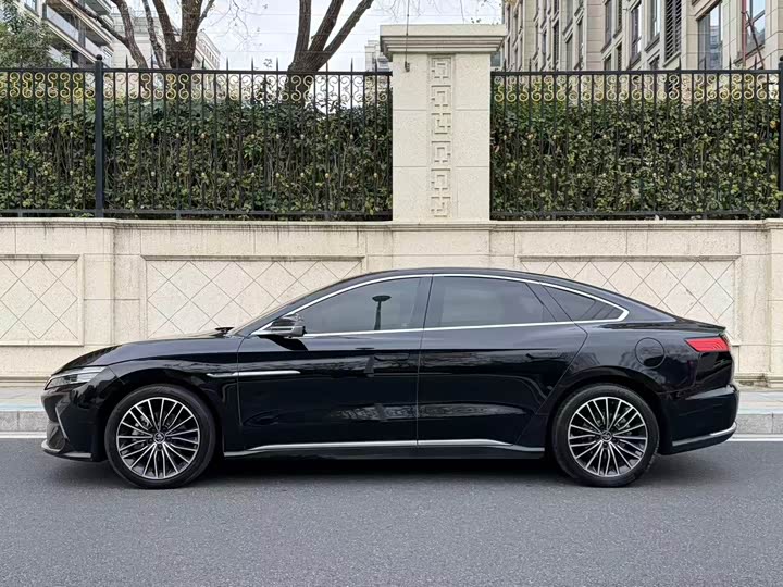 Фото 3 - BYD Han