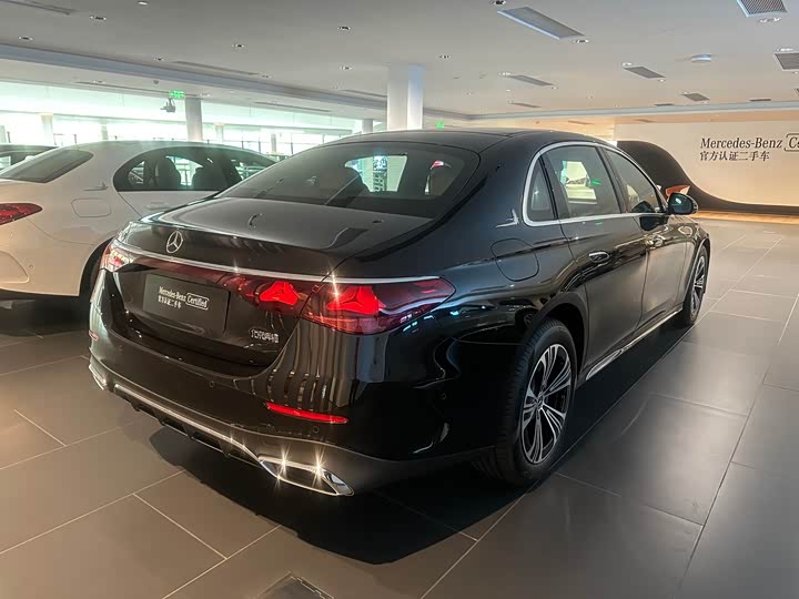 Photo 3 - Mercedes-Benz E-Class