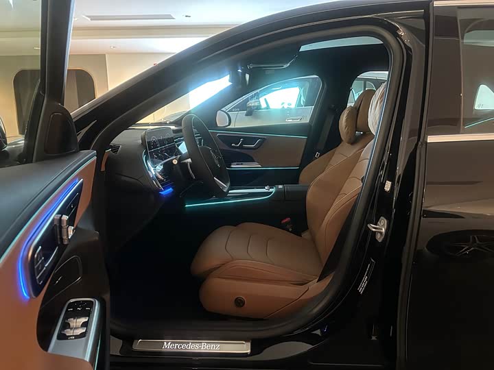 Photo 7 - Mercedes-Benz E-Class