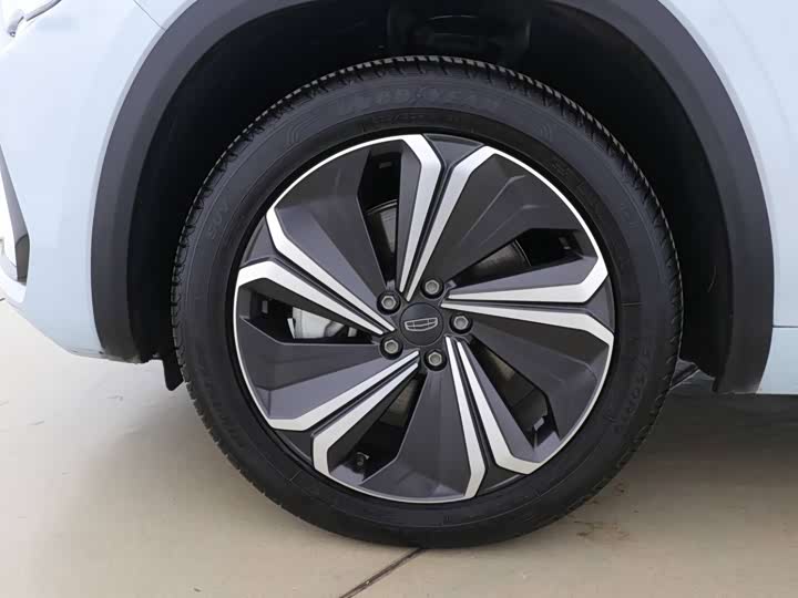 Фото 8 - Geely Monjaro