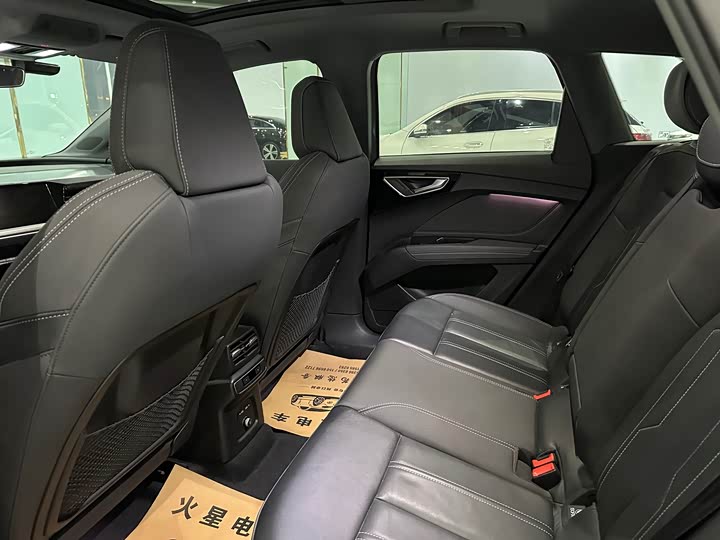 Фото 8 - Audi Q4 e-tron