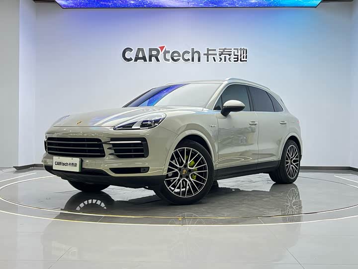 Фото 1 - Porsche Cayenne Hybrid