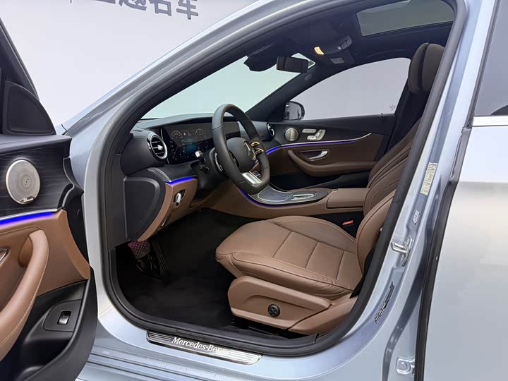 Фото 9 - Mercedes-Benz E-Class