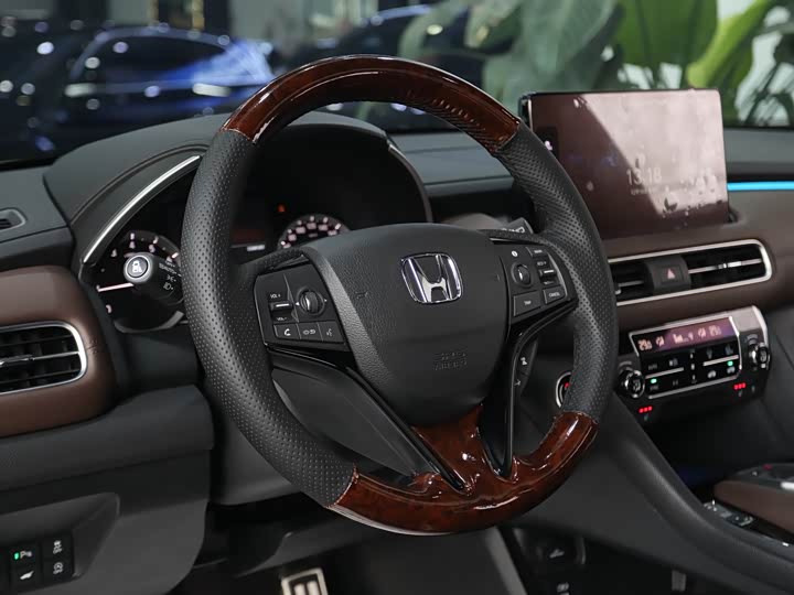 Фото 9 - Honda UR-V