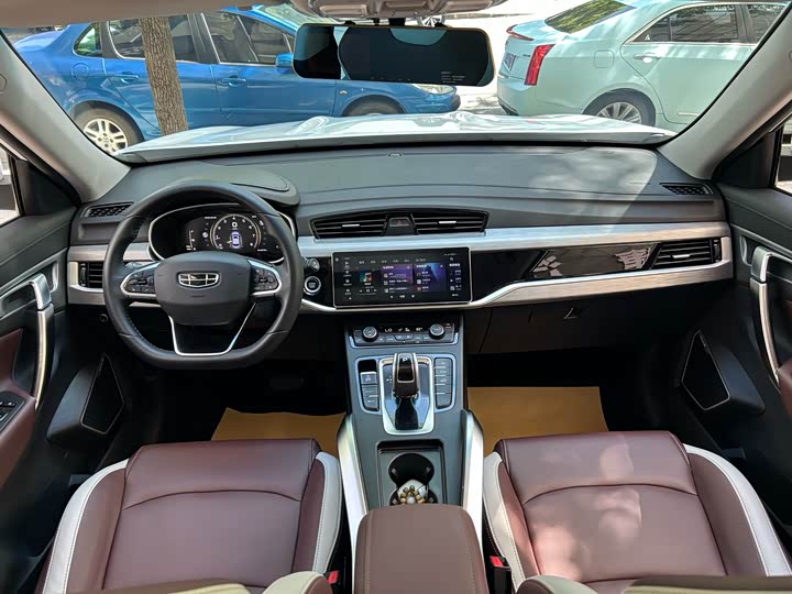 Фото 4 - Geely Atlas