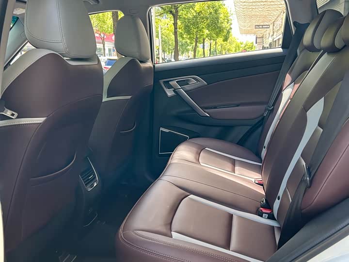 Фото 5 - Geely Atlas