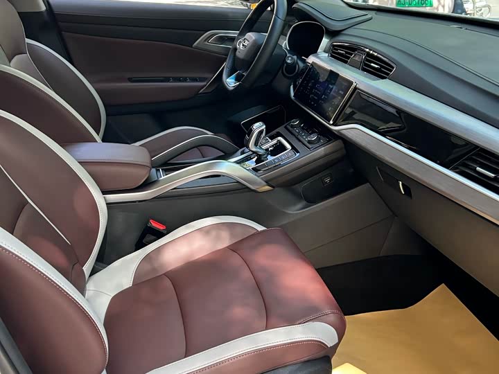 Фото 6 - Geely Atlas