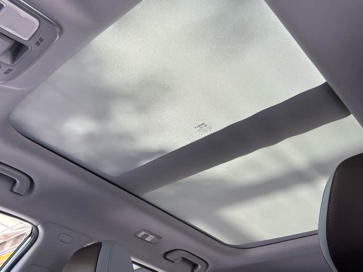 Фото 7 - Geely Atlas