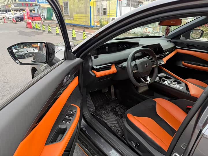 Фото 4 - Changan UNI-V