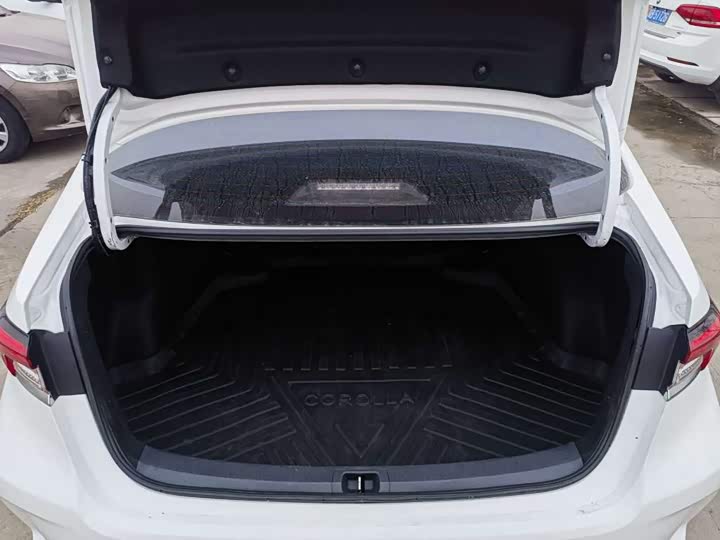 Фото 8 - Toyota Corolla