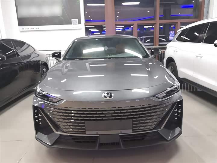 Фото 3 - Changan UNI-V Hybrid