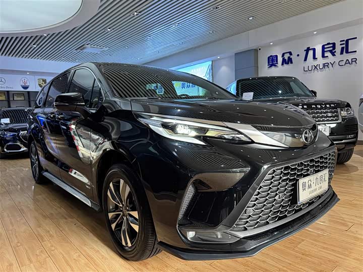 Фото 1 - Toyota Granvia