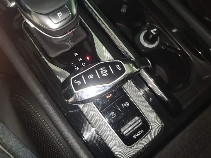 Фото 9 - Hongqi H5