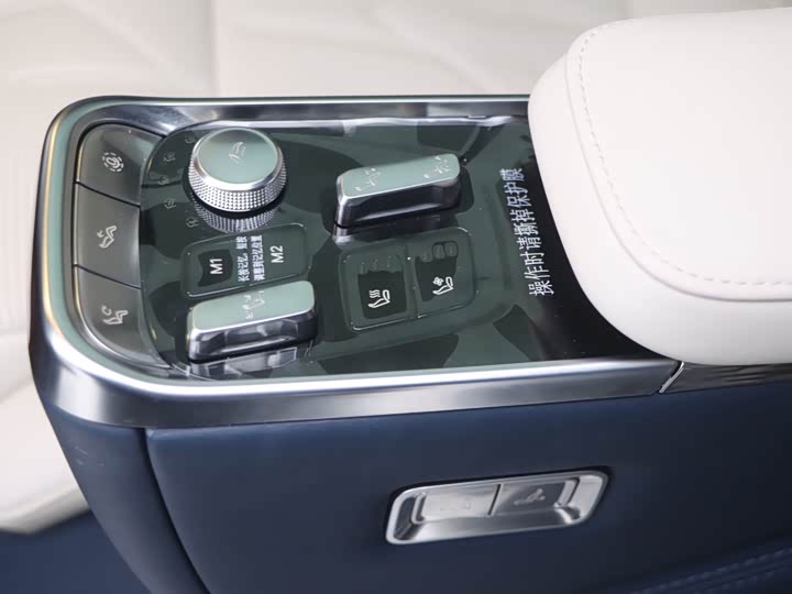 Фото 9 - Zeekr 009