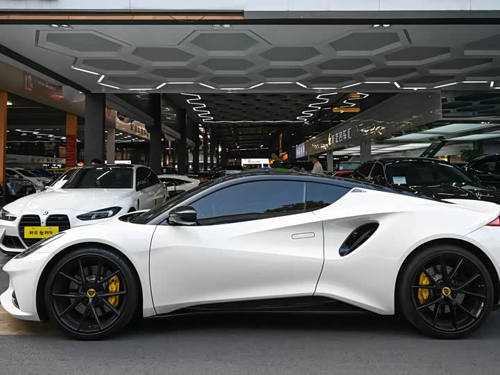 Фото 3 - Lotus Emira