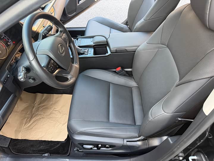 Фото 3 - Lexus ES