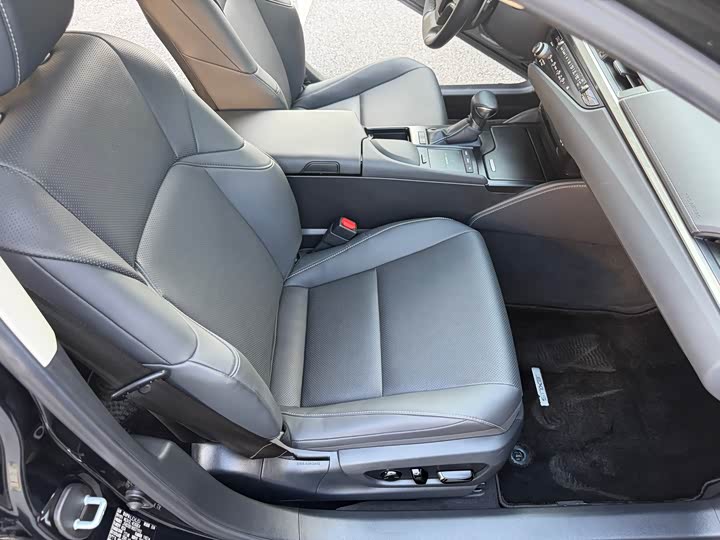 Фото 5 - Lexus ES