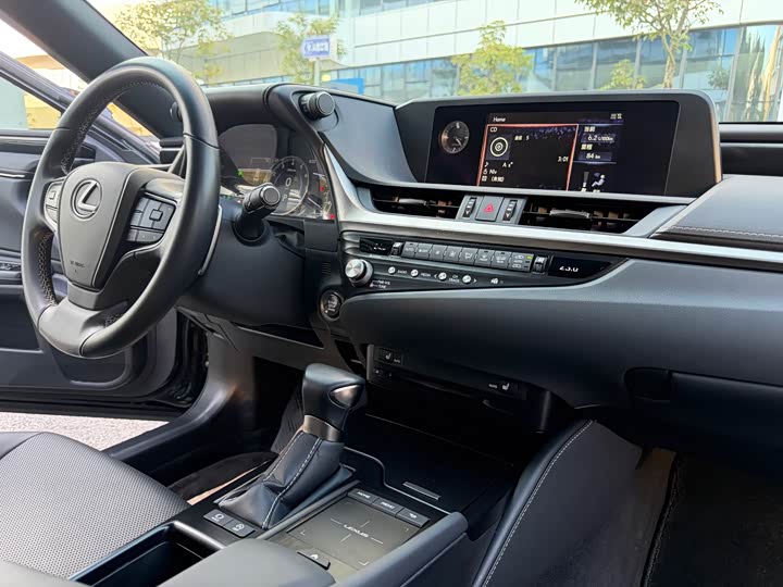 Фото 7 - Lexus ES