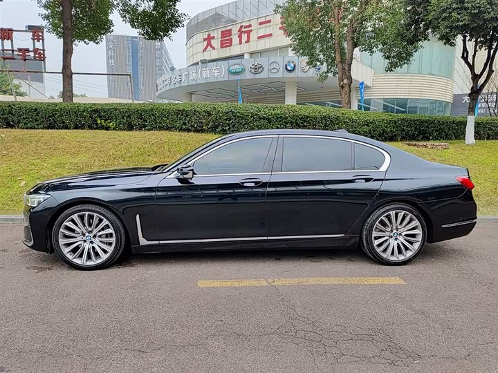 Фото 3 - BMW 7 Series