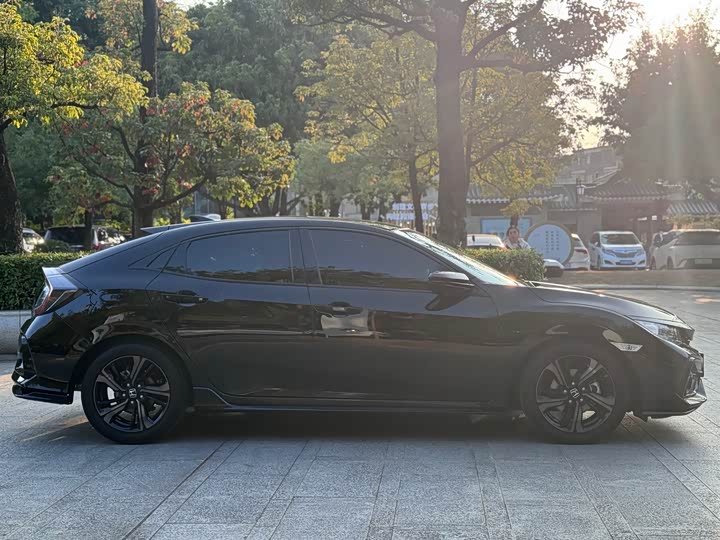 Фото 8 - Honda Civic