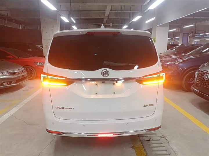 Фото 6 - Buick GL8 ES