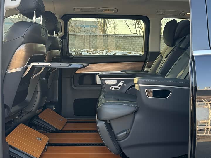 Фото 9 - Mercedes-Benz V-Class